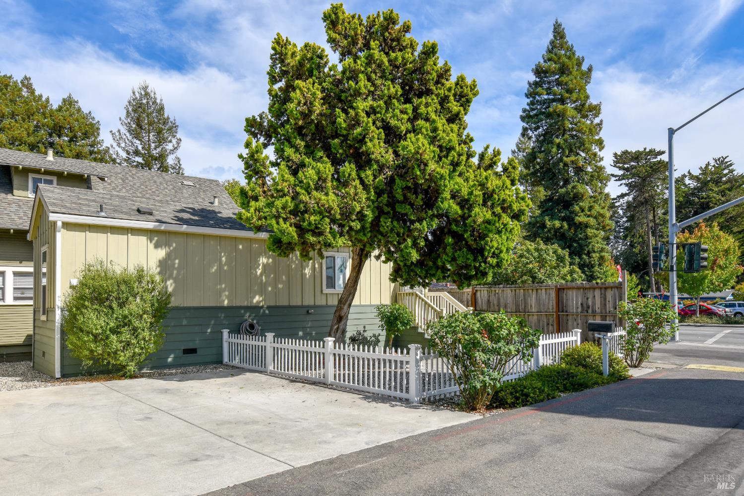 4 Roundelay Lane Santa Rosa CA 95407