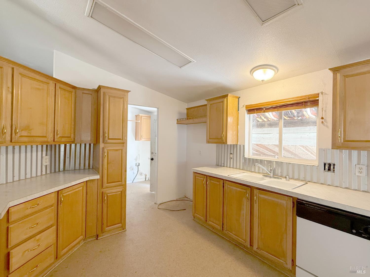24259 Lilac Road Willits CA 95490