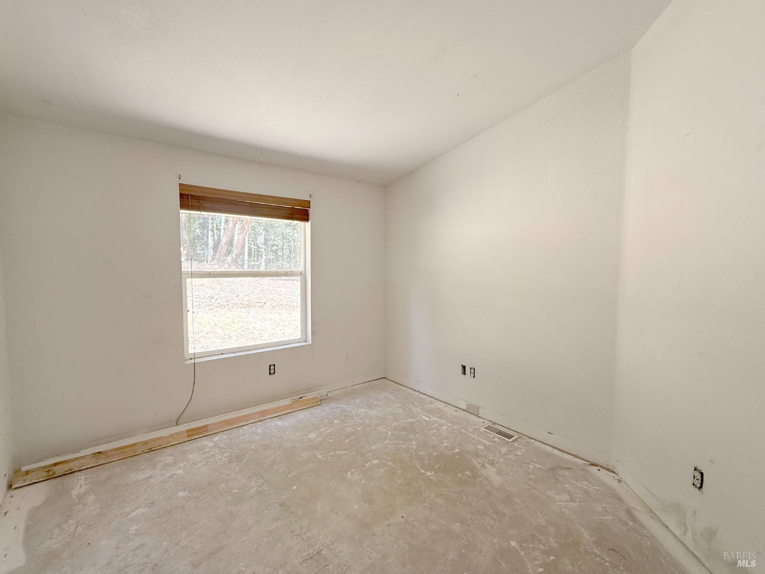 24259 Lilac Road Willits CA 95490