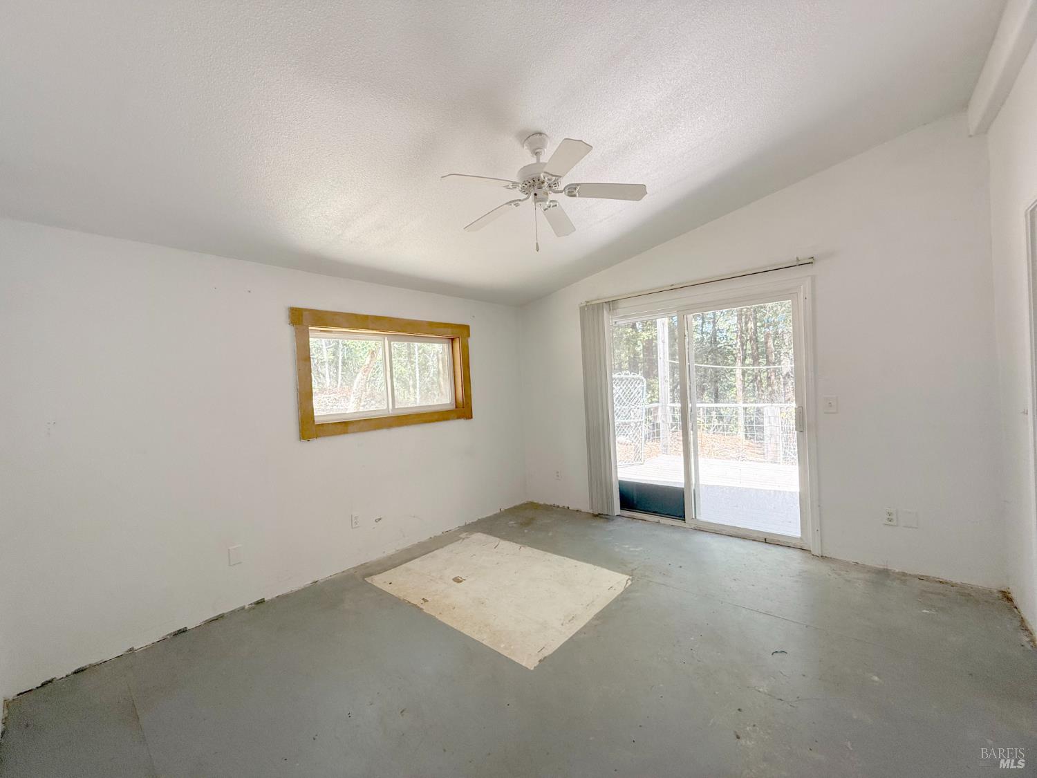24259 Lilac Road Willits CA 95490