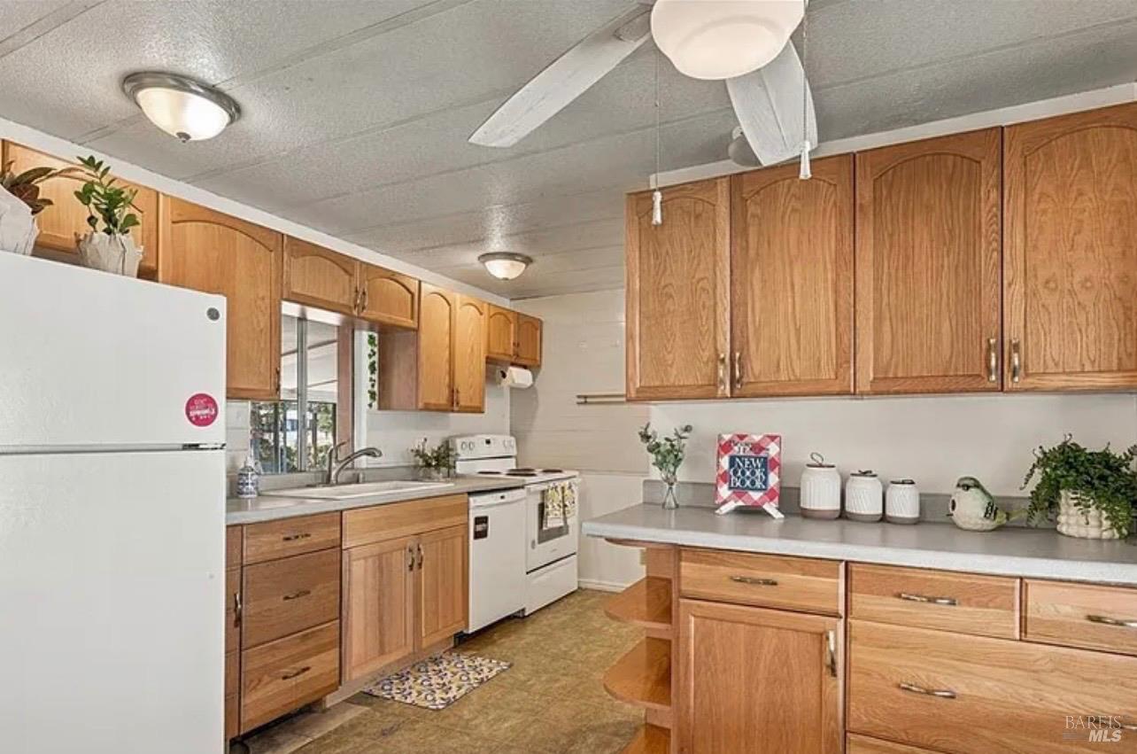 4305 Lakeshore Boulevard Lakeport CA 95453