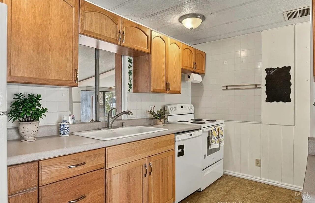 4305 Lakeshore Boulevard Lakeport CA 95453