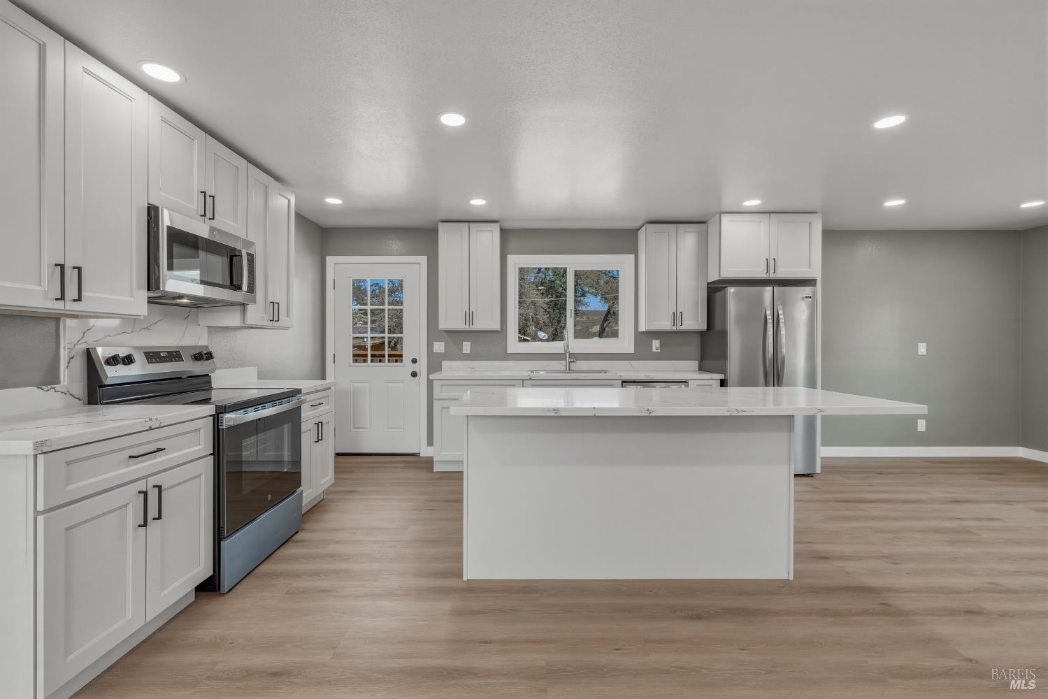 15980 32nd Avenue Clearlake CA 95422