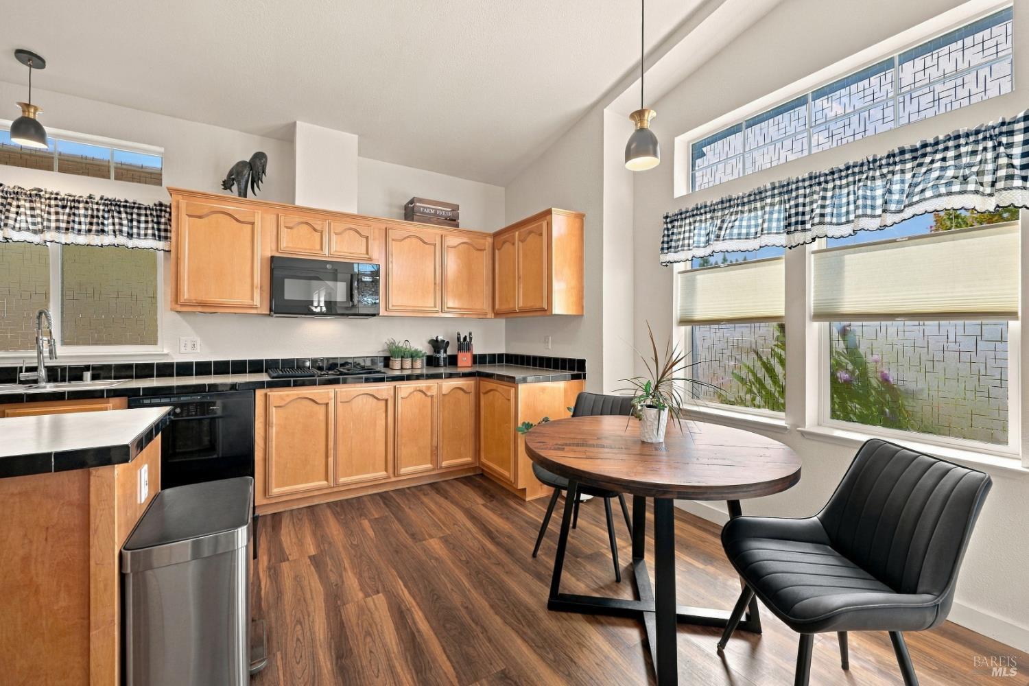 8126 C Street Windsor CA 95492