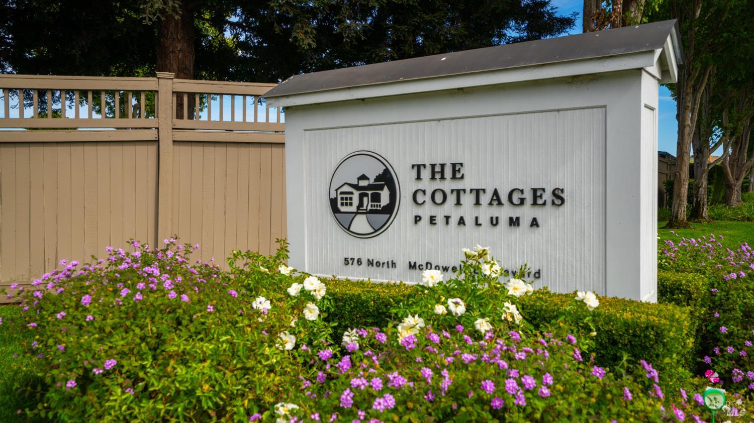 8 Oakwood Drive Petaluma CA 94954