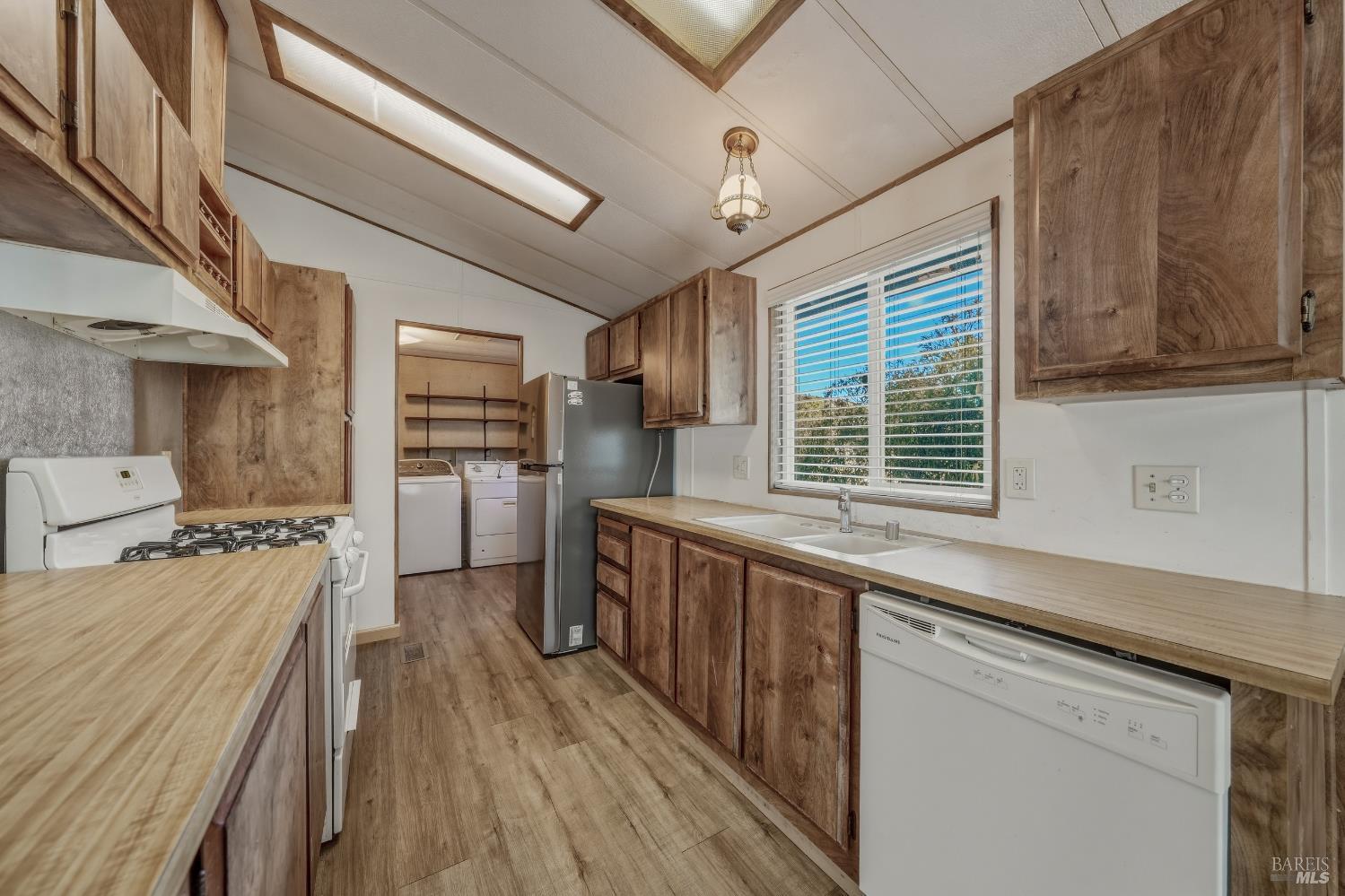 3313 Green Avenue Clearlake CA 95422