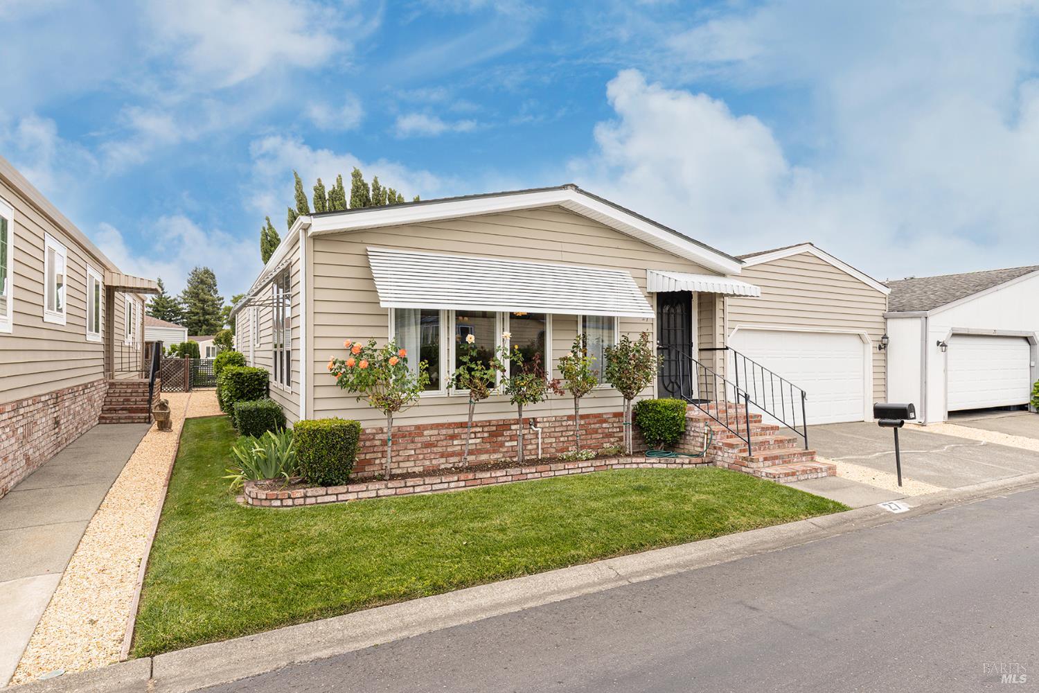 27 Falcon Crest Circle Napa CA 94558