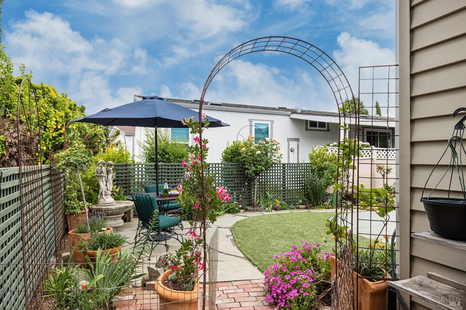 27 Falcon Crest Circle Napa CA 94558