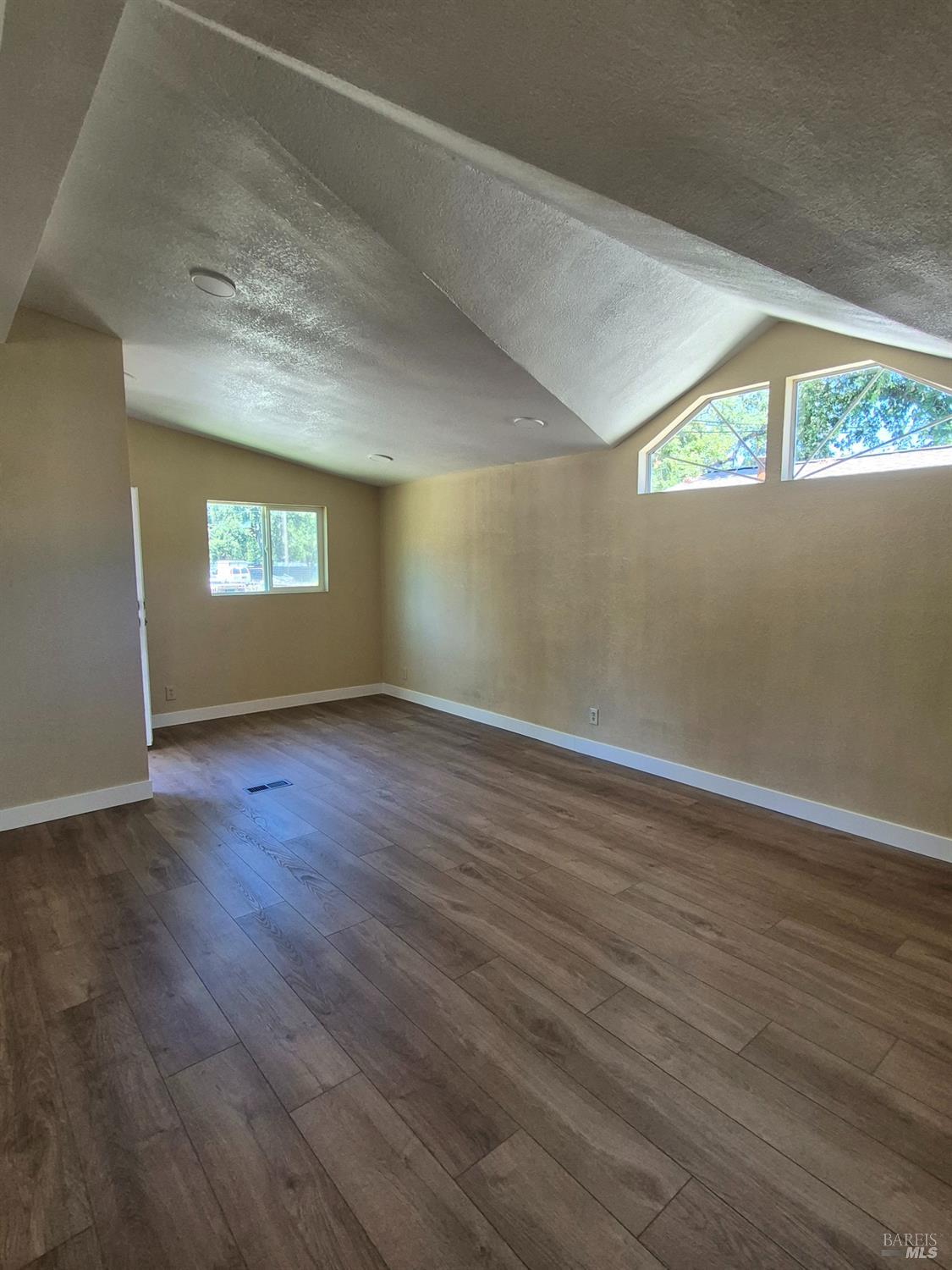 28 Donna Drive Santa Rosa CA 95403