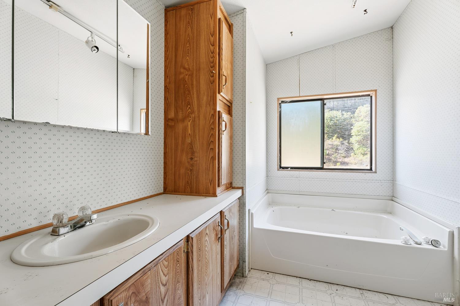 6650 Robinson Creek Road Ukiah CA 95482