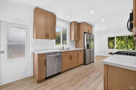 21 Sequoia Circle Santa Rosa CA 95401