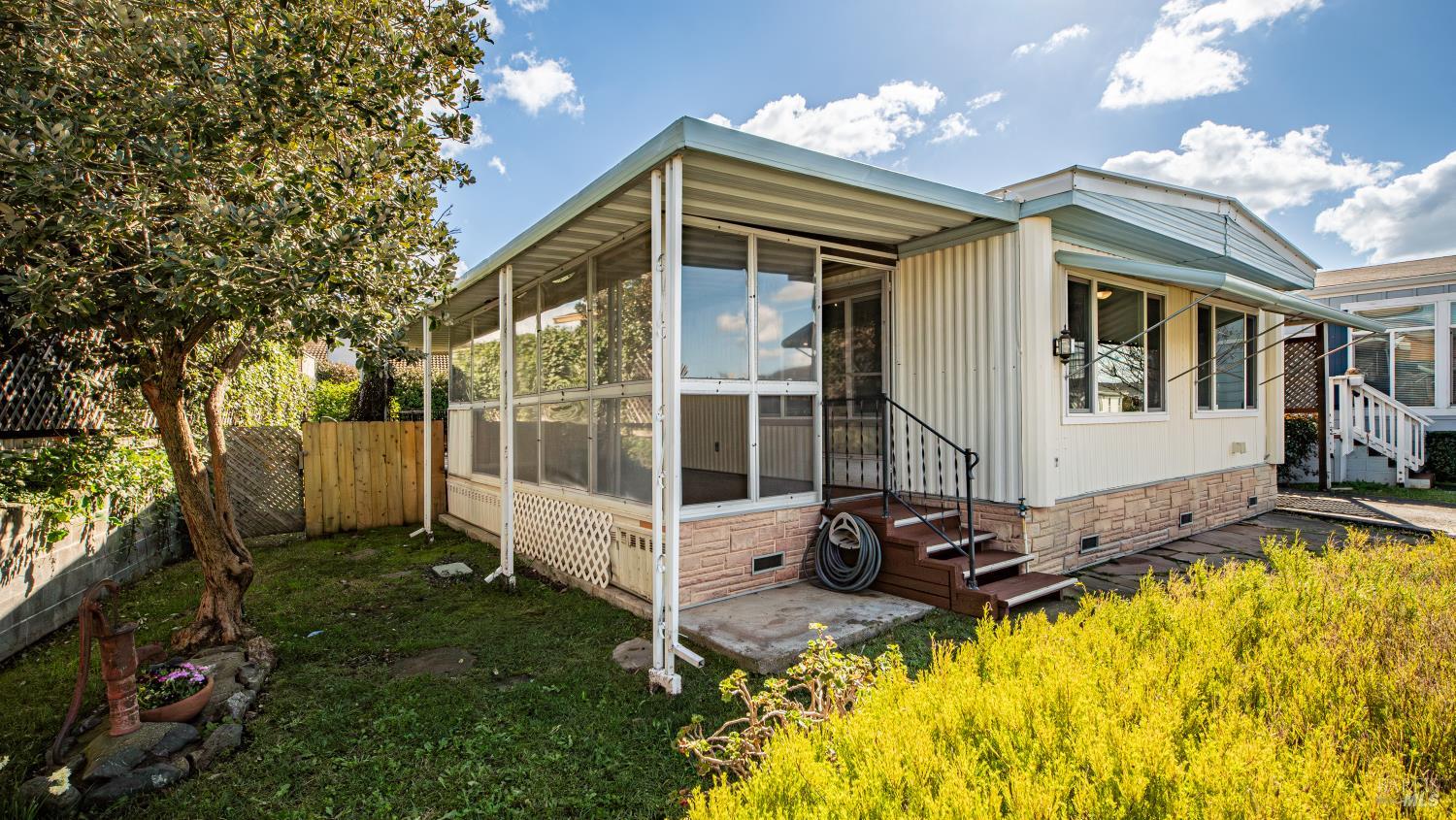 148 Oakwood Drive Petaluma CA 94954