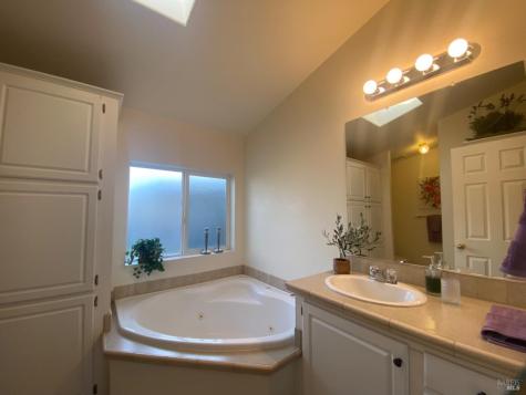 93 Candlewood Drive Petaluma CA 94952