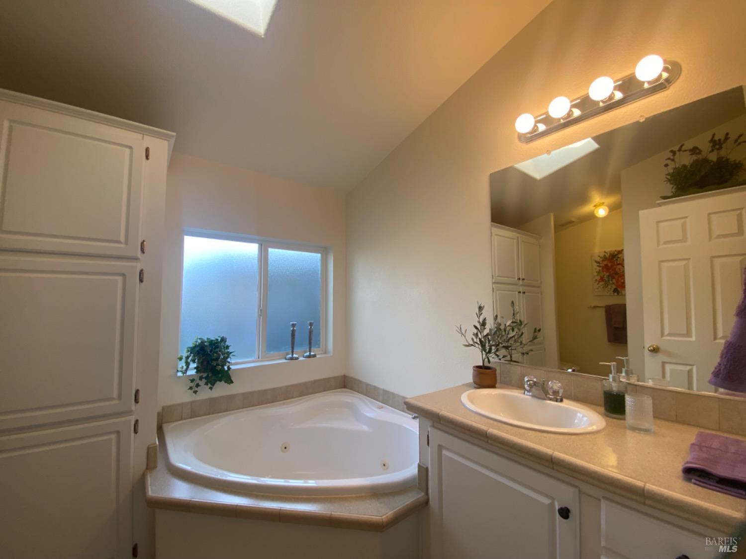 93 Candlewood Drive Petaluma CA 94952