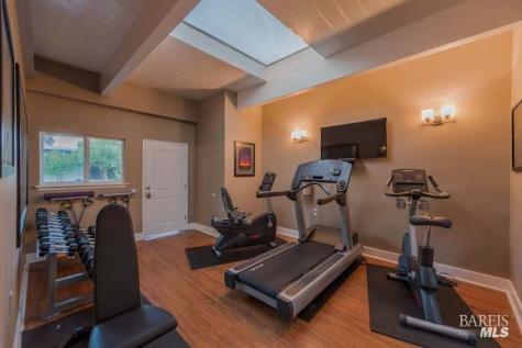 93 Candlewood Drive Petaluma CA 94952