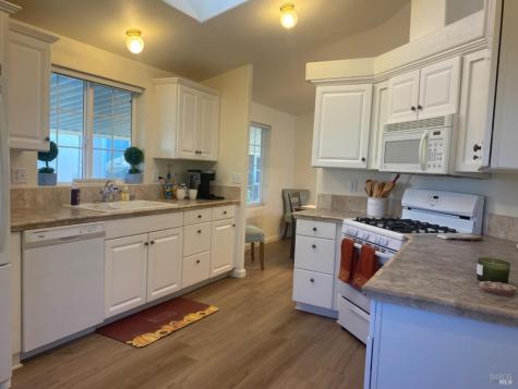 93 Candlewood Drive Petaluma CA 94952