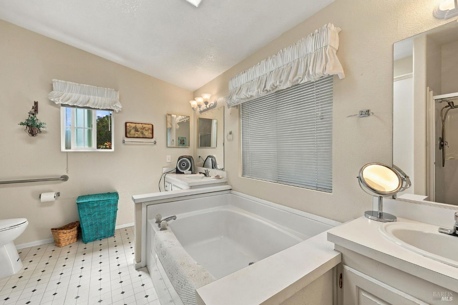 153 Stratford Way Santa Rosa CA 95401