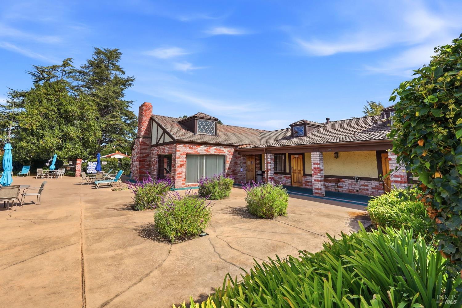 153 Stratford Way Santa Rosa CA 95401