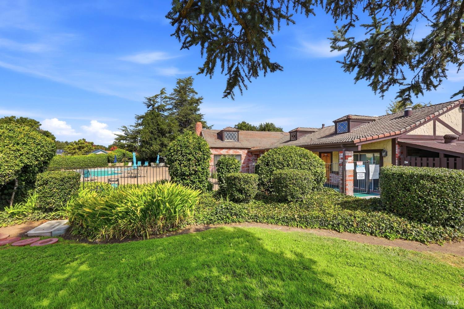 153 Stratford Way Santa Rosa CA 95401