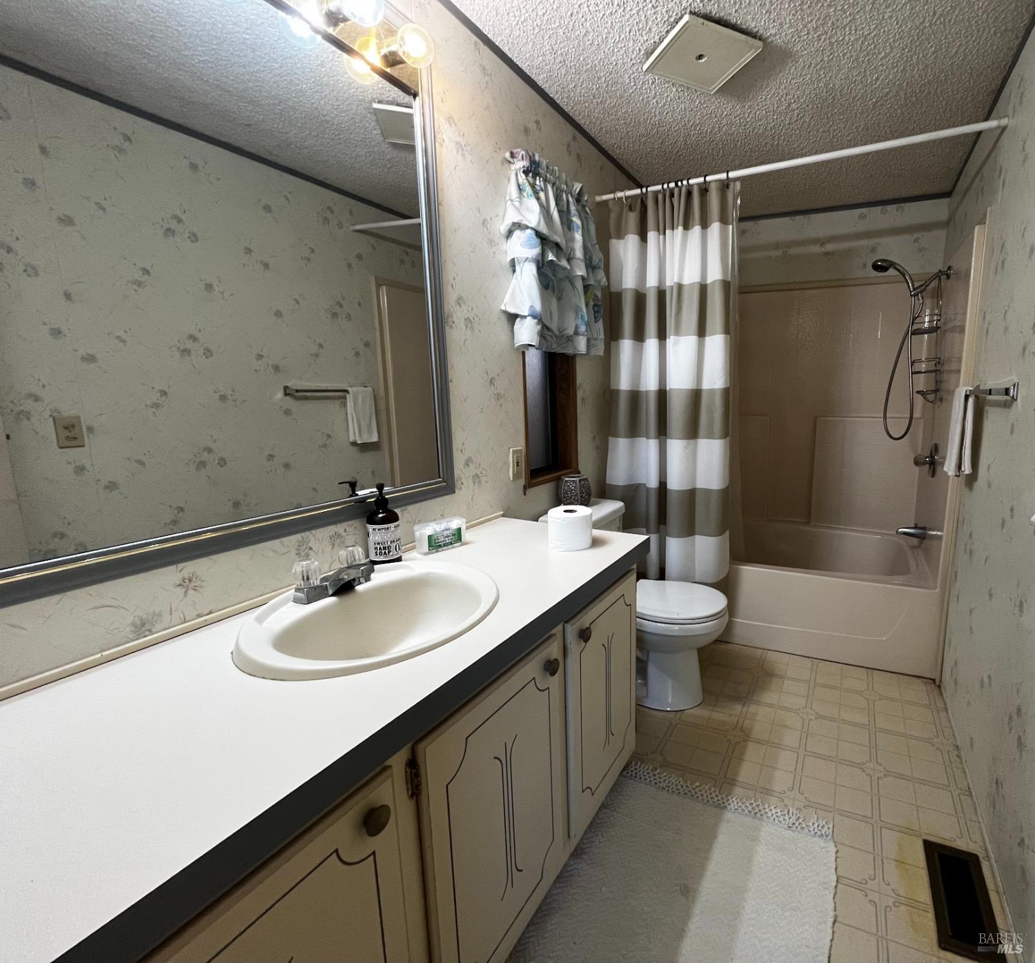 14150 Lakeshore Drive Clearlake CA 95422