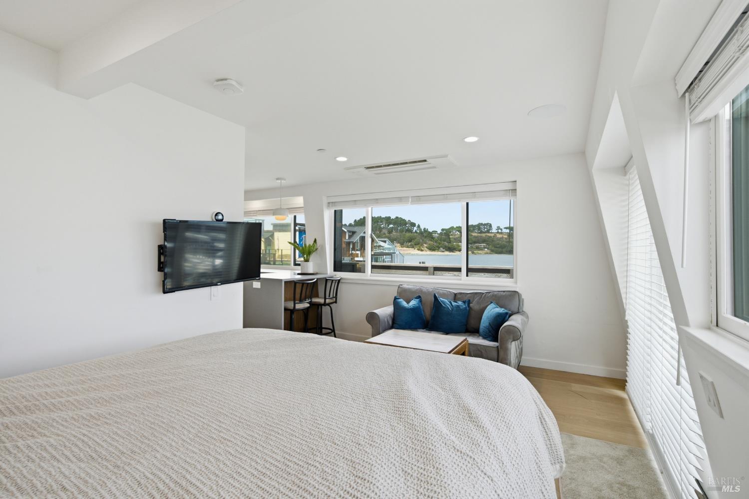 11 Commodore Marina Mill Valley CA 94941