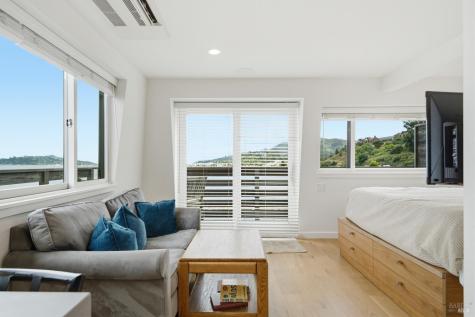 11 Commodore Marina Mill Valley CA 94941