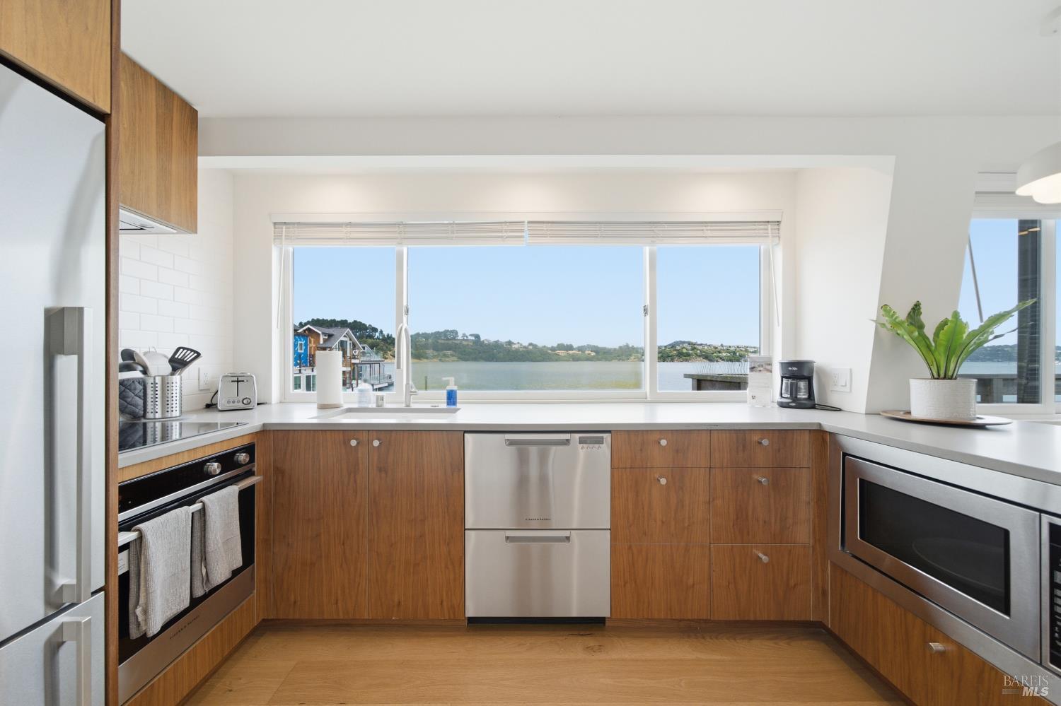 11 Commodore Marina Mill Valley CA 94941