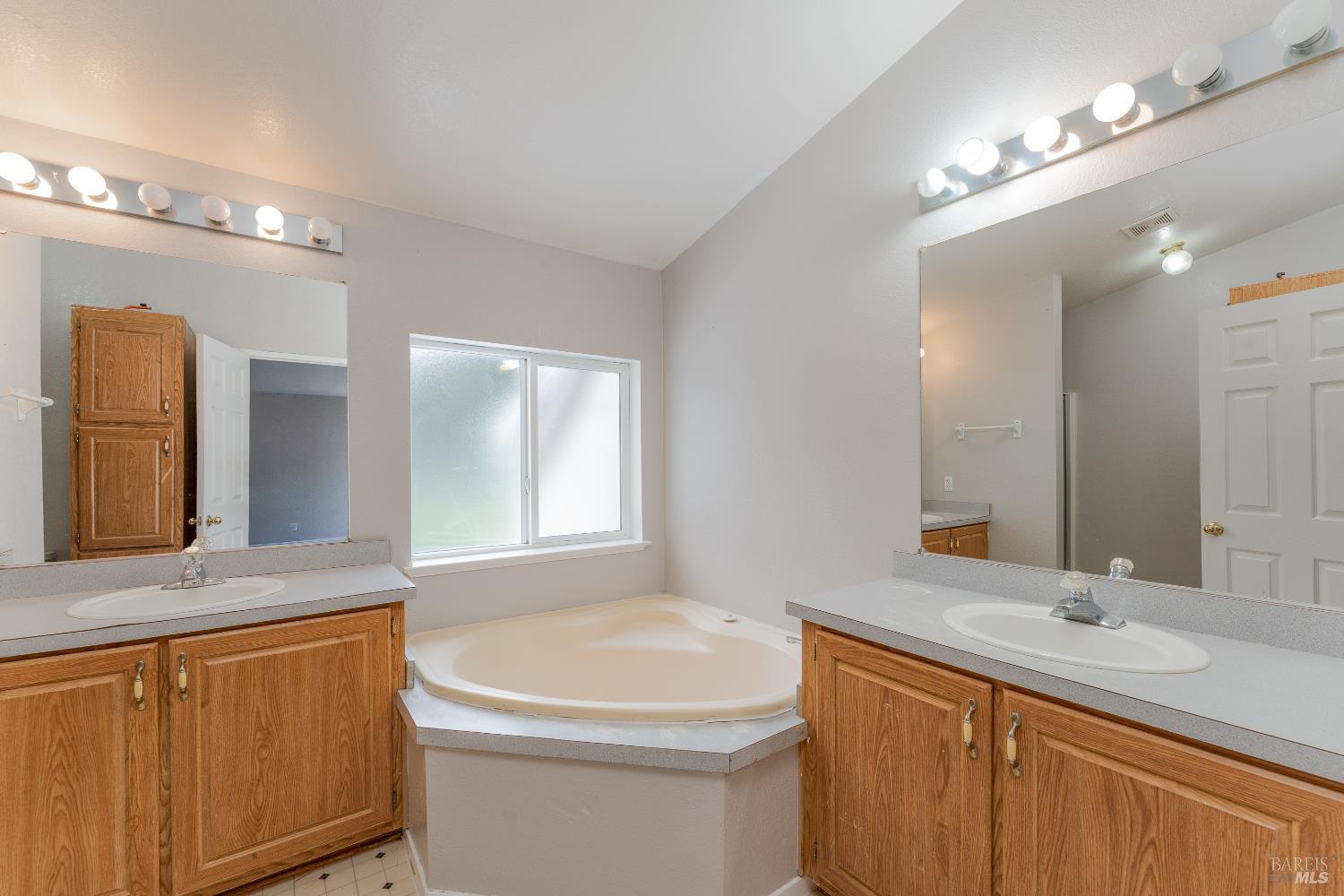 5751 Ridgewood Road Willits CA 95490