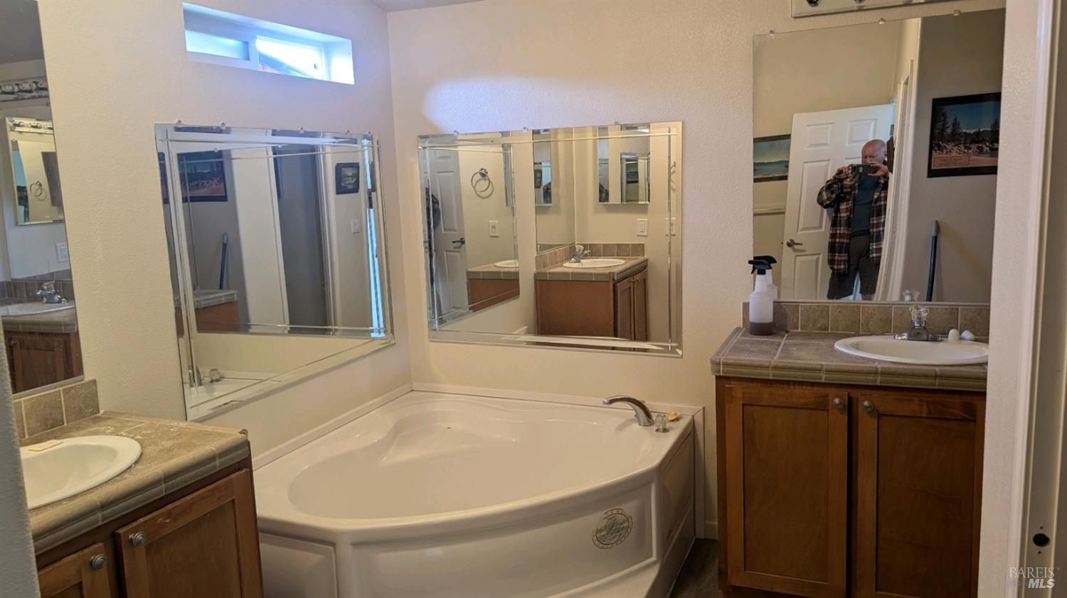 105 Church Lane Cloverdale CA 95425