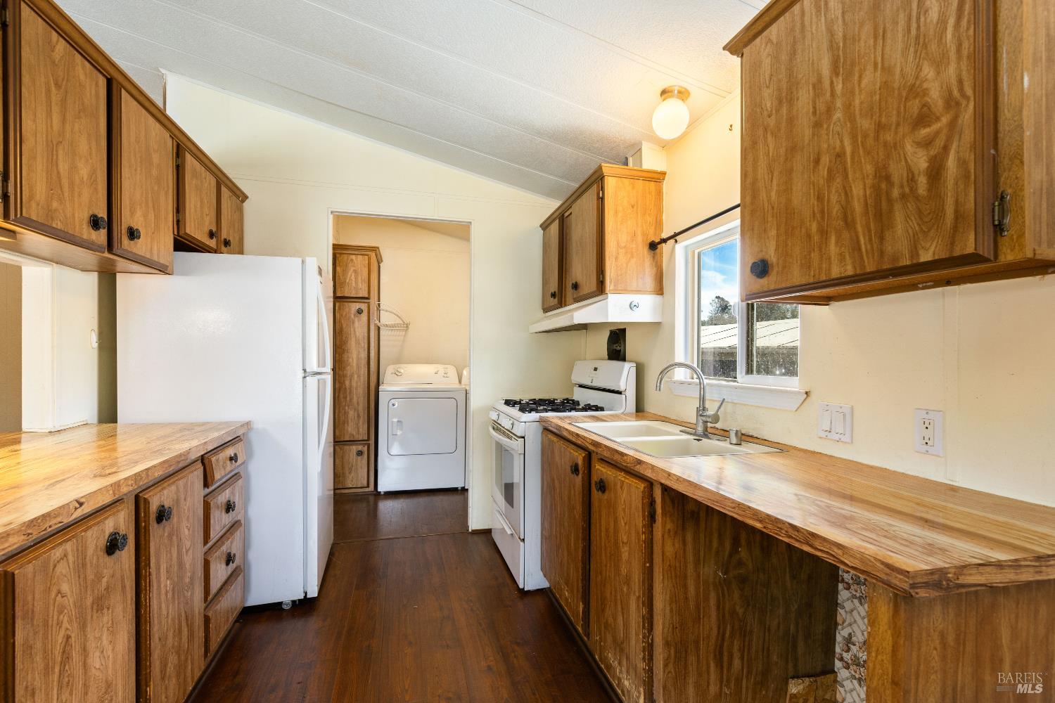 6153 James Street Clearlake CA 95422