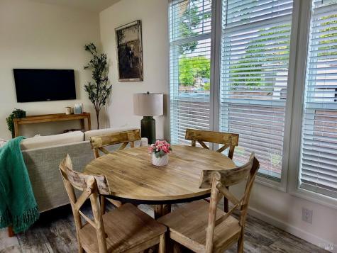 890 Rockwell Road Cloverdale CA 95425