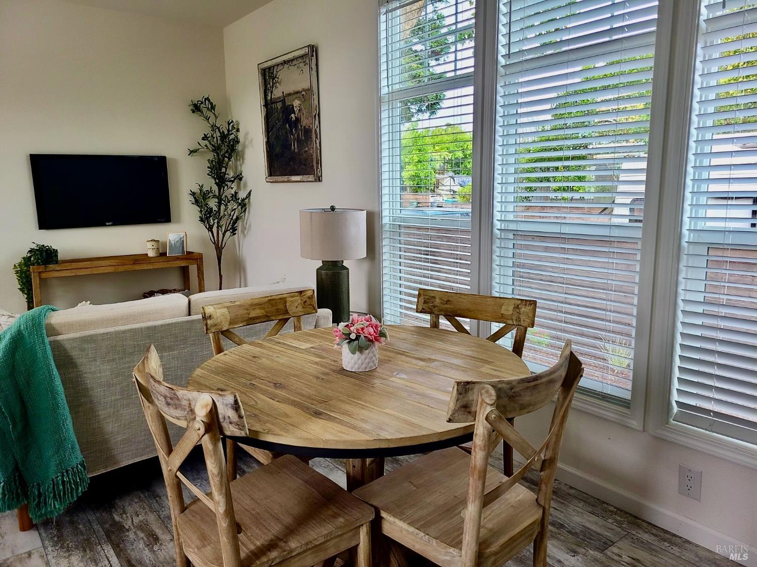 890 Rockwell Road Cloverdale CA 95425