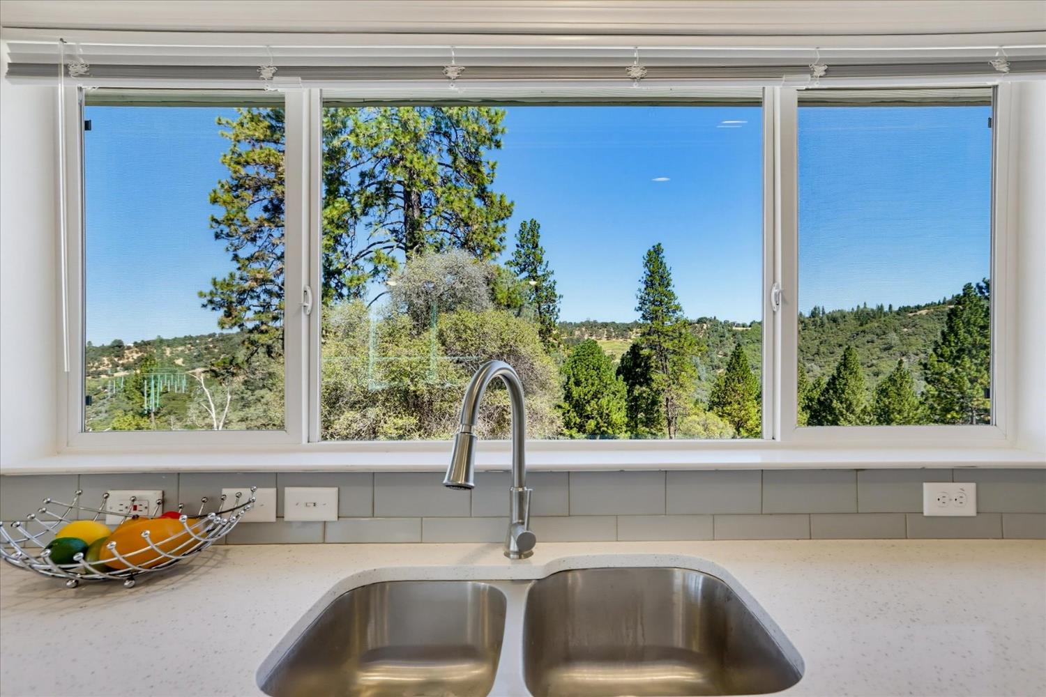 12220 Meadow View Way Rough And Ready CA 95975