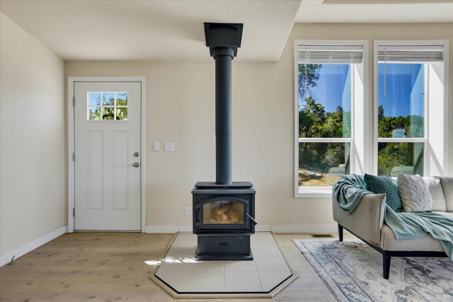 12220 Meadow View Way Rough And Ready CA 95975