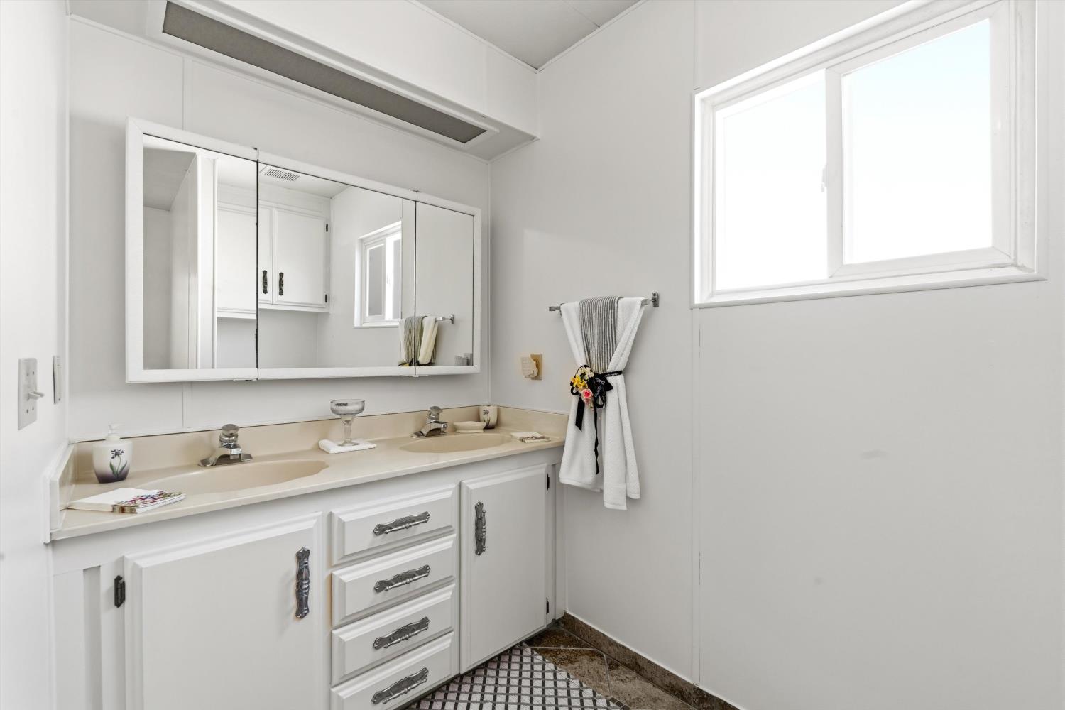 96 Tanya Way Roseville CA 95661