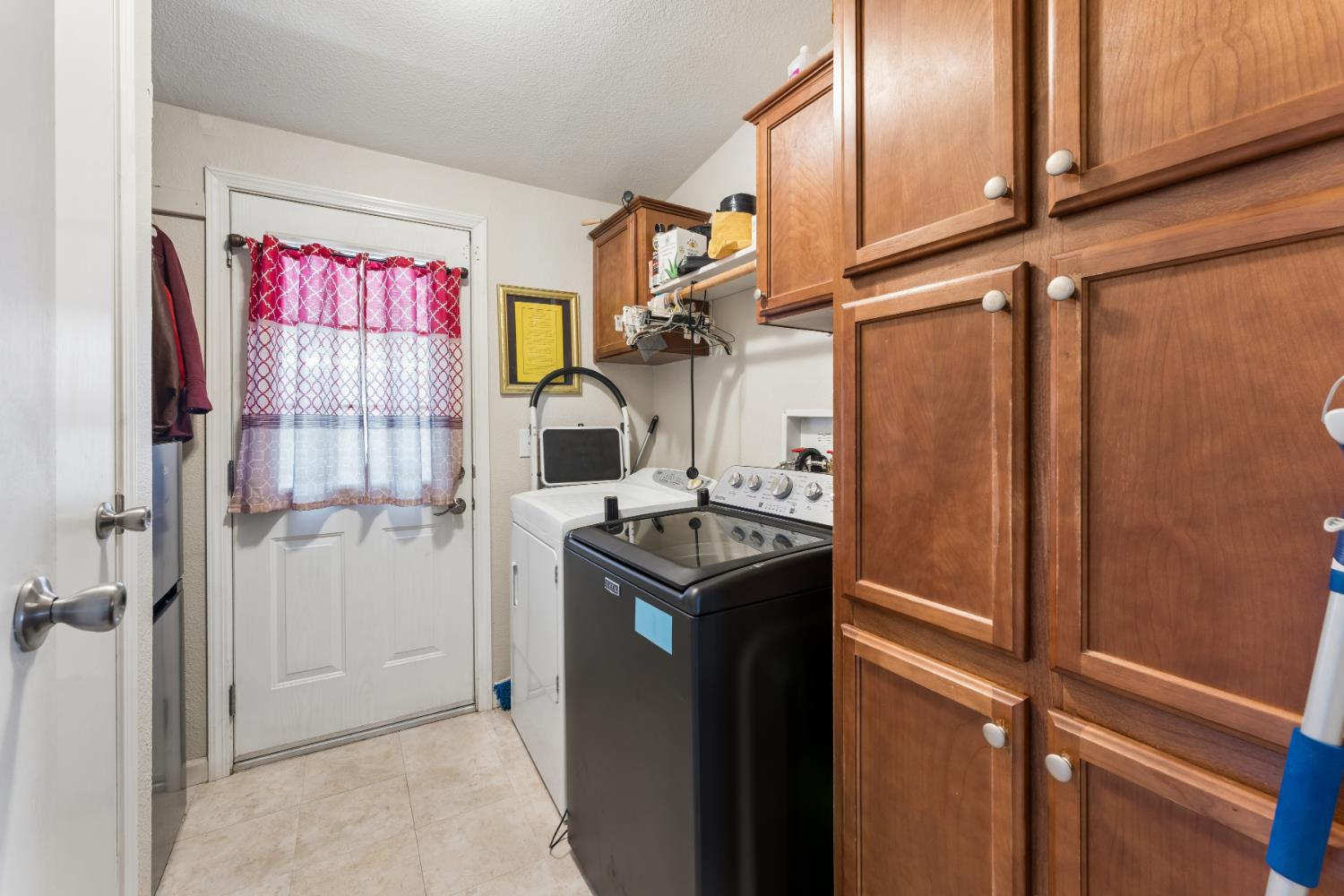 6709 Capital Circle Sacramento CA 95828