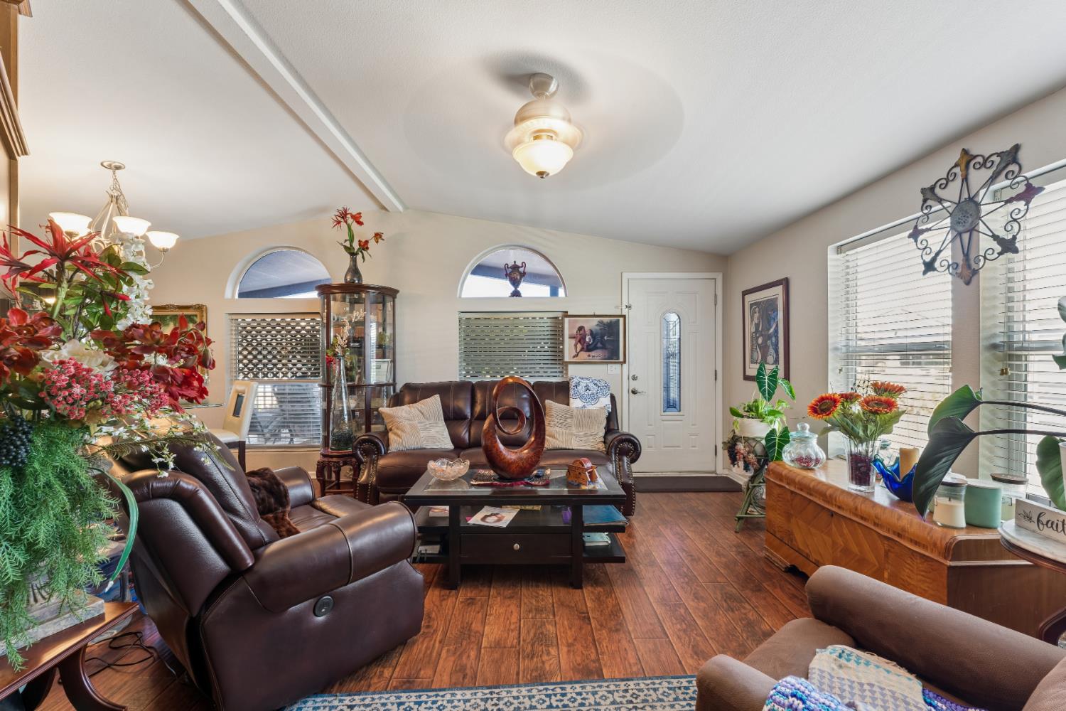 6709 Capital Circle Sacramento CA 95828