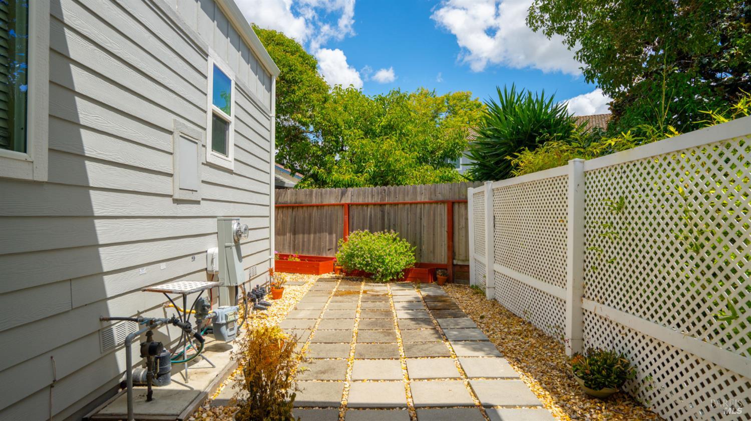 88 Oakwood Drive Petaluma CA 94954