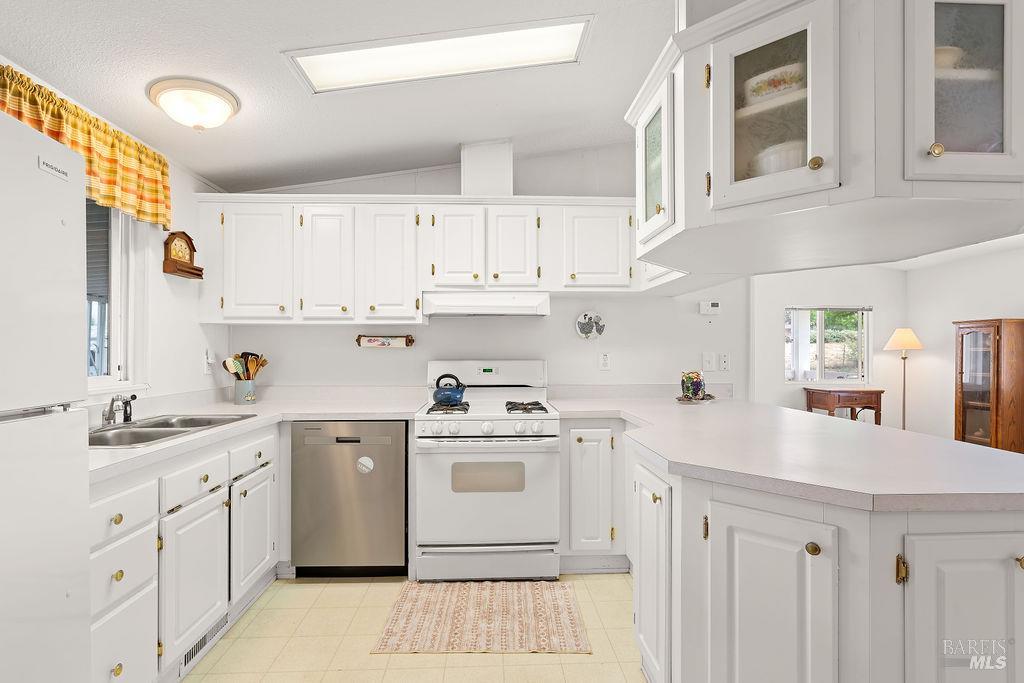 6800 N Redwood Avenue Sebastopol CA 95472