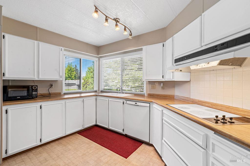 105 Glenoak Court Santa Rosa CA 95409