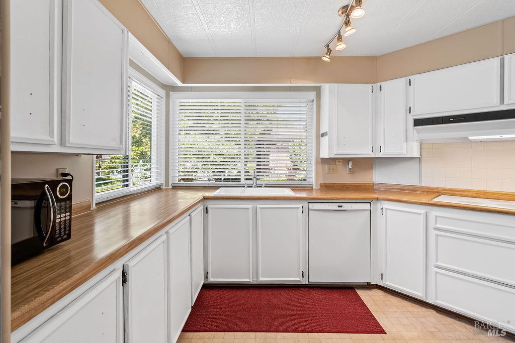 105 Glenoak Court Santa Rosa CA 95409