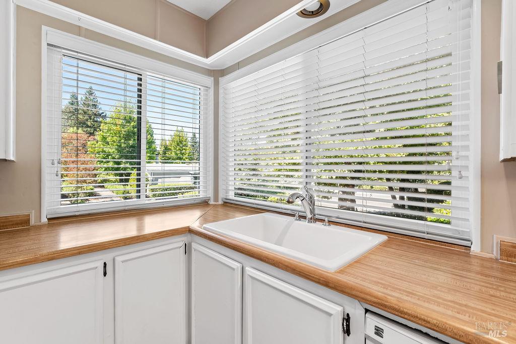 105 Glenoak Court Santa Rosa CA 95409