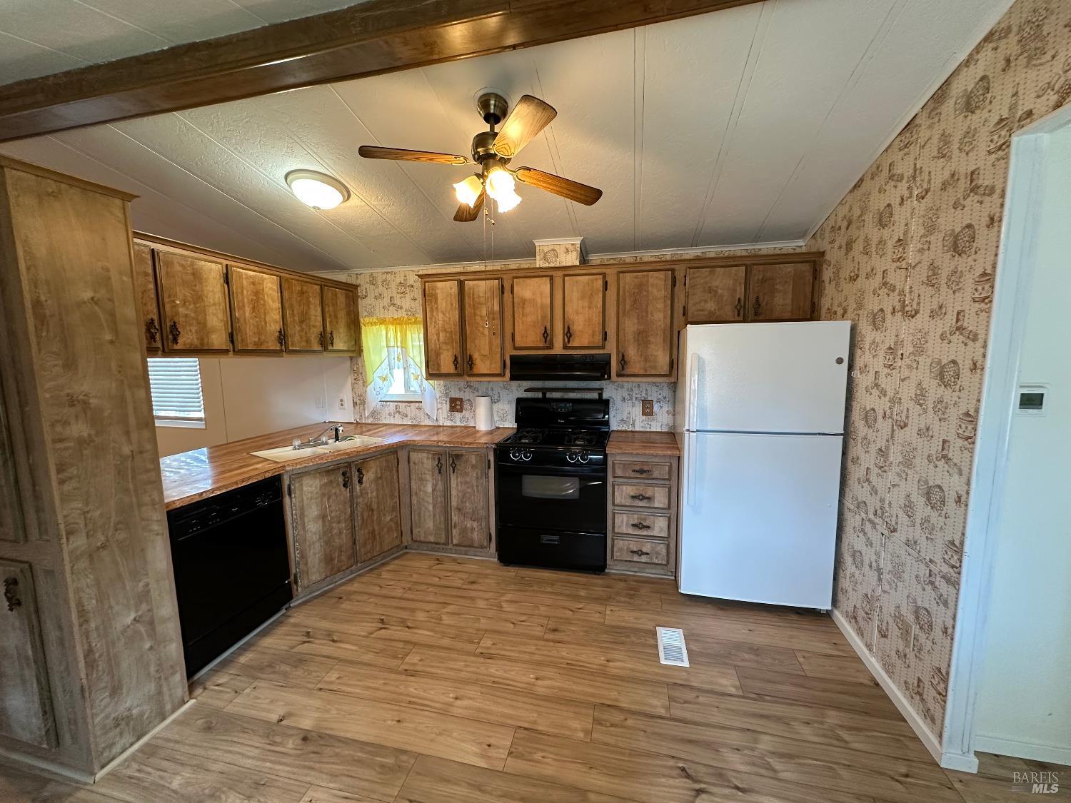 12880 4th. Street Clearlake Oaks CA 95423