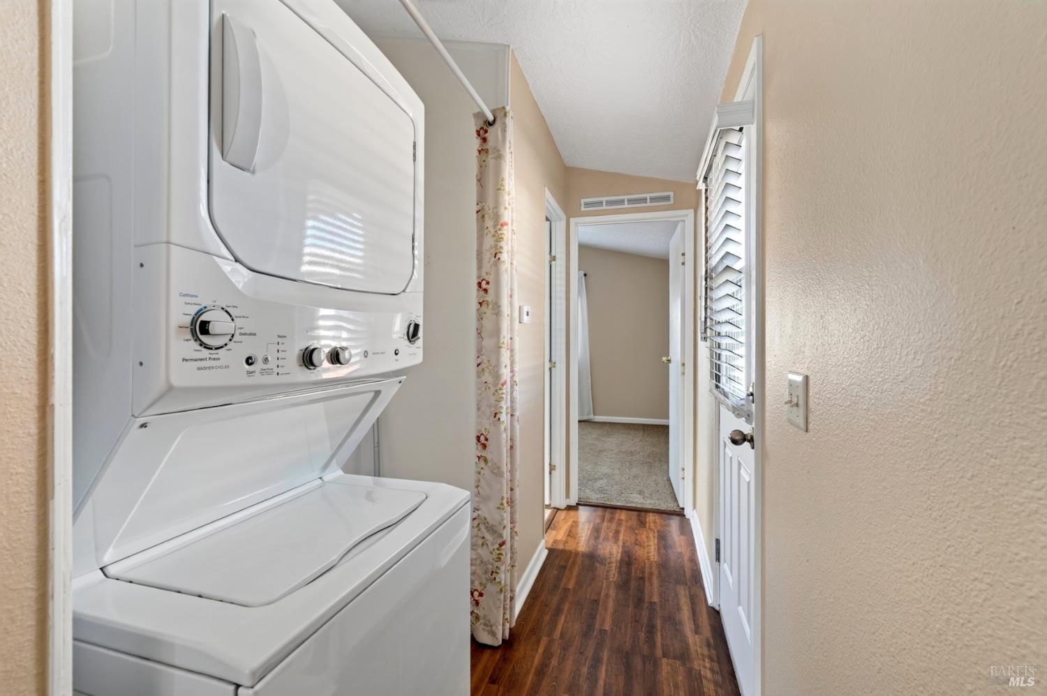 143 Oakwood Drive Petaluma CA 94954
