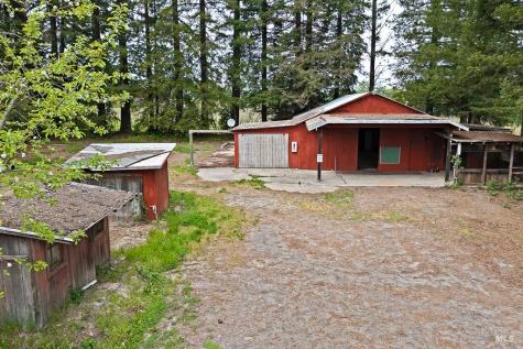 8466 Templeman Road Forestville CA 95436