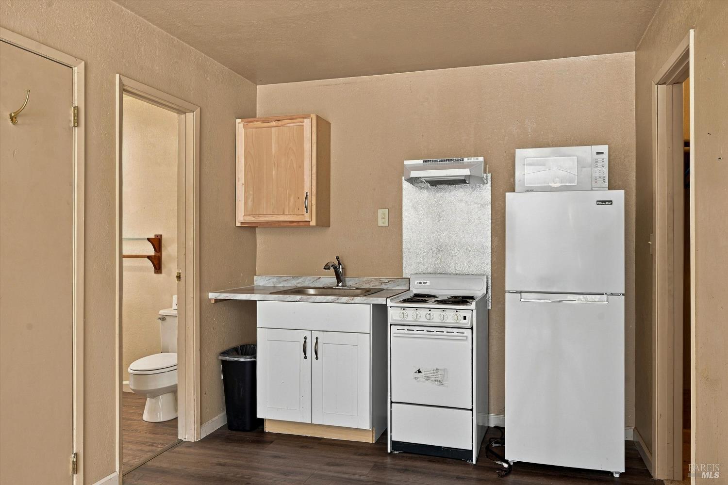 3725 Spring Valley Road Clearlake Oaks CA 95423