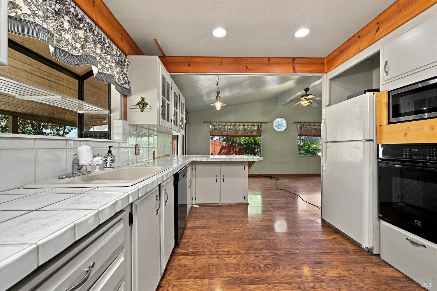 3725 Spring Valley Road Clearlake Oaks CA 95423