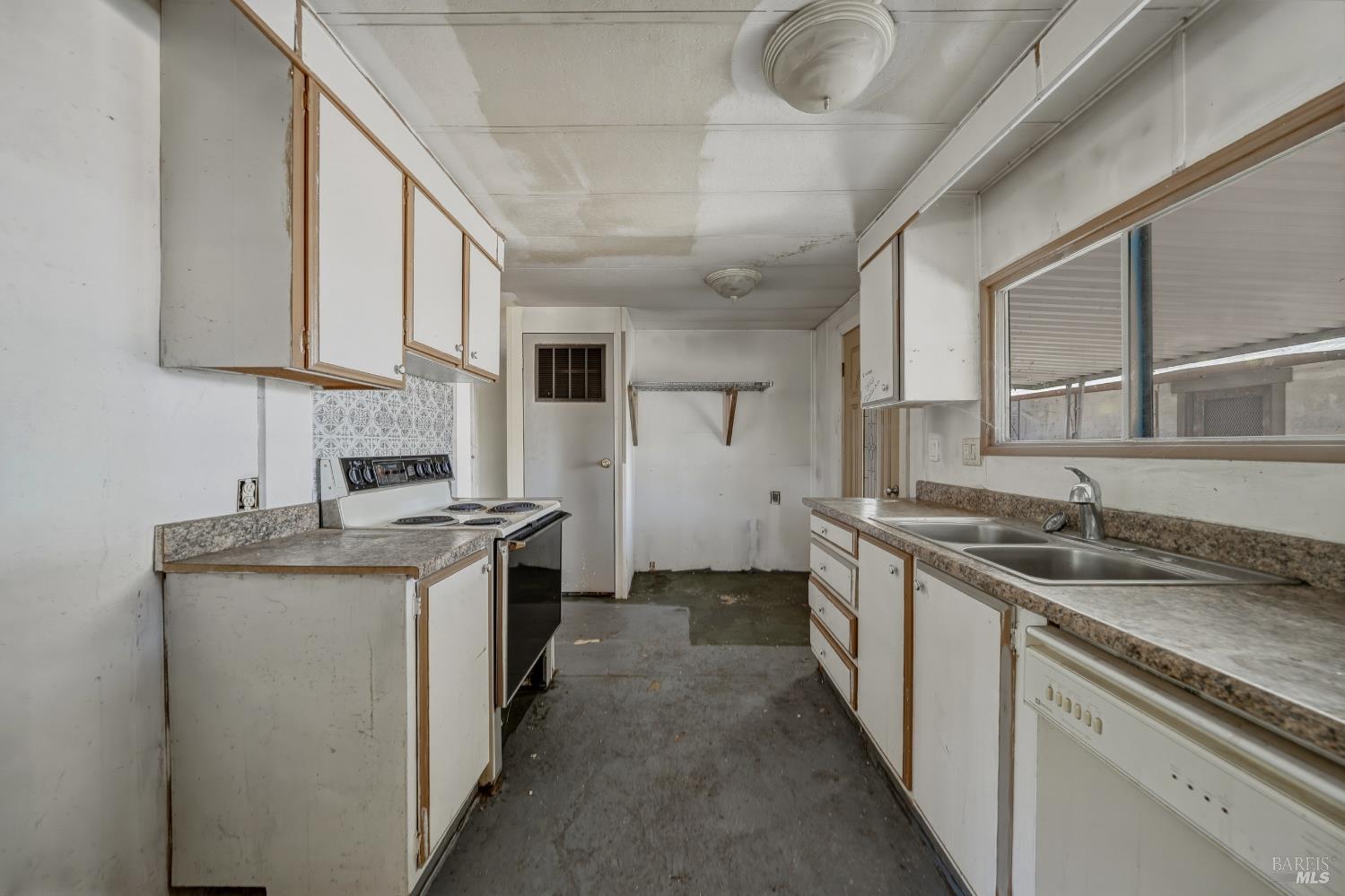 5542 Old Highway 53 Clearlake CA 95422