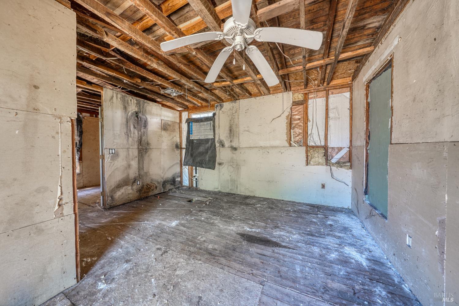 5542 Old Highway 53 Clearlake CA 95422