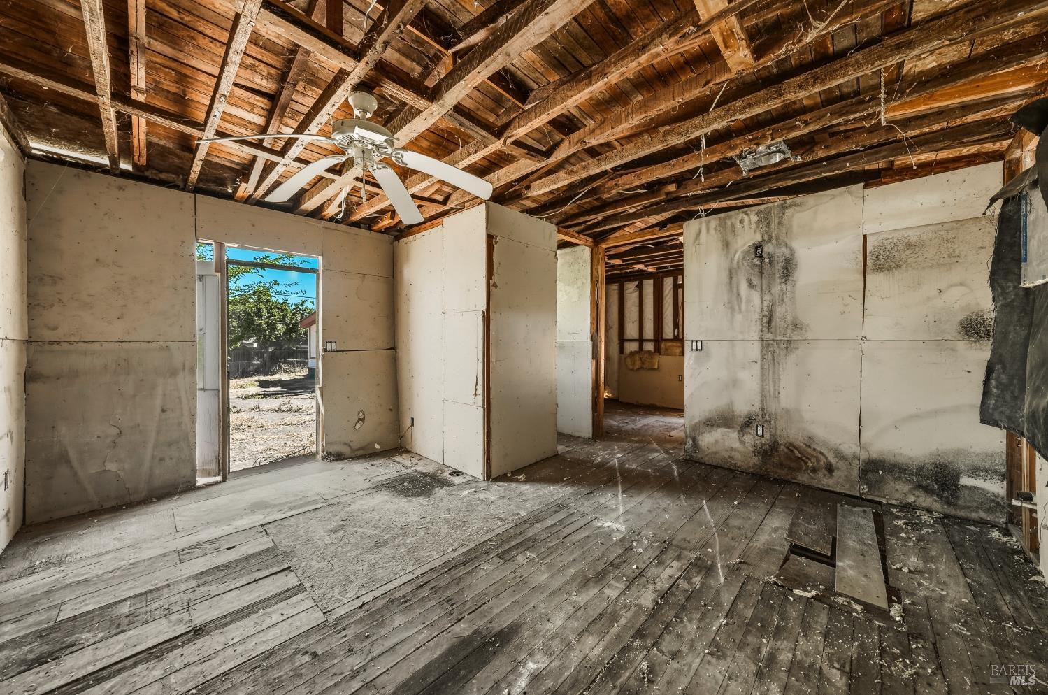 5542 Old Highway 53 Clearlake CA 95422